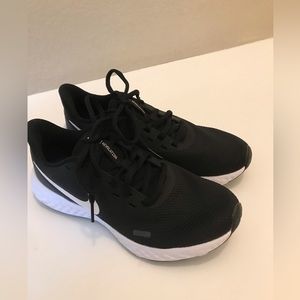 Nike Women’s Sneakers Size 6.5